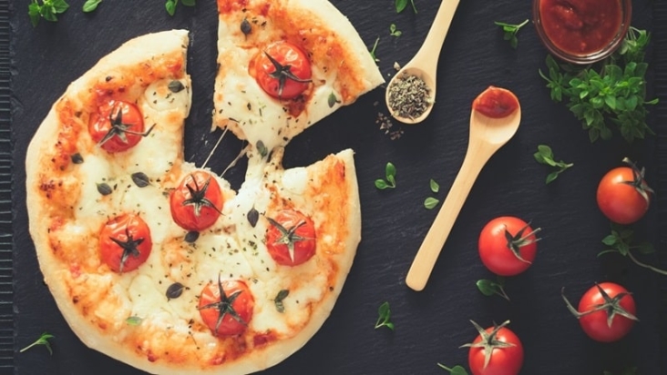 چه چیزی پیتزا را خوشمزه می کند؟ رازهایی که کمتر کسی میداند